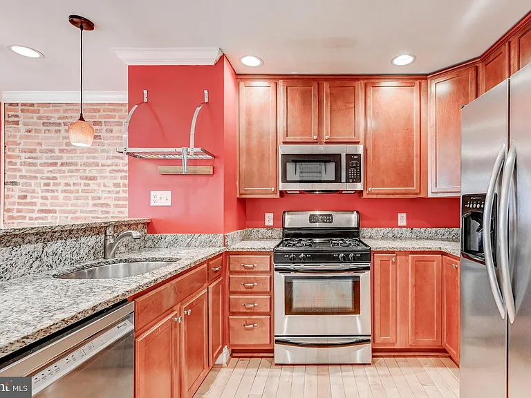 145 N Streeper St — Photo 9
