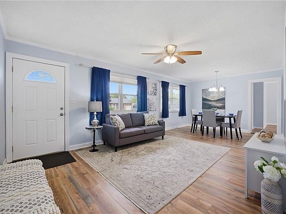 4th image of 91 Fort Worth St