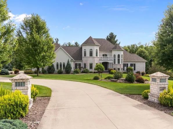 W8732 Pheasant Run, Hortonville, WI 54944