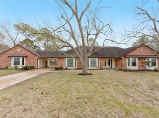 1201 W Edgewood Dr, Friendswood, TX 77546