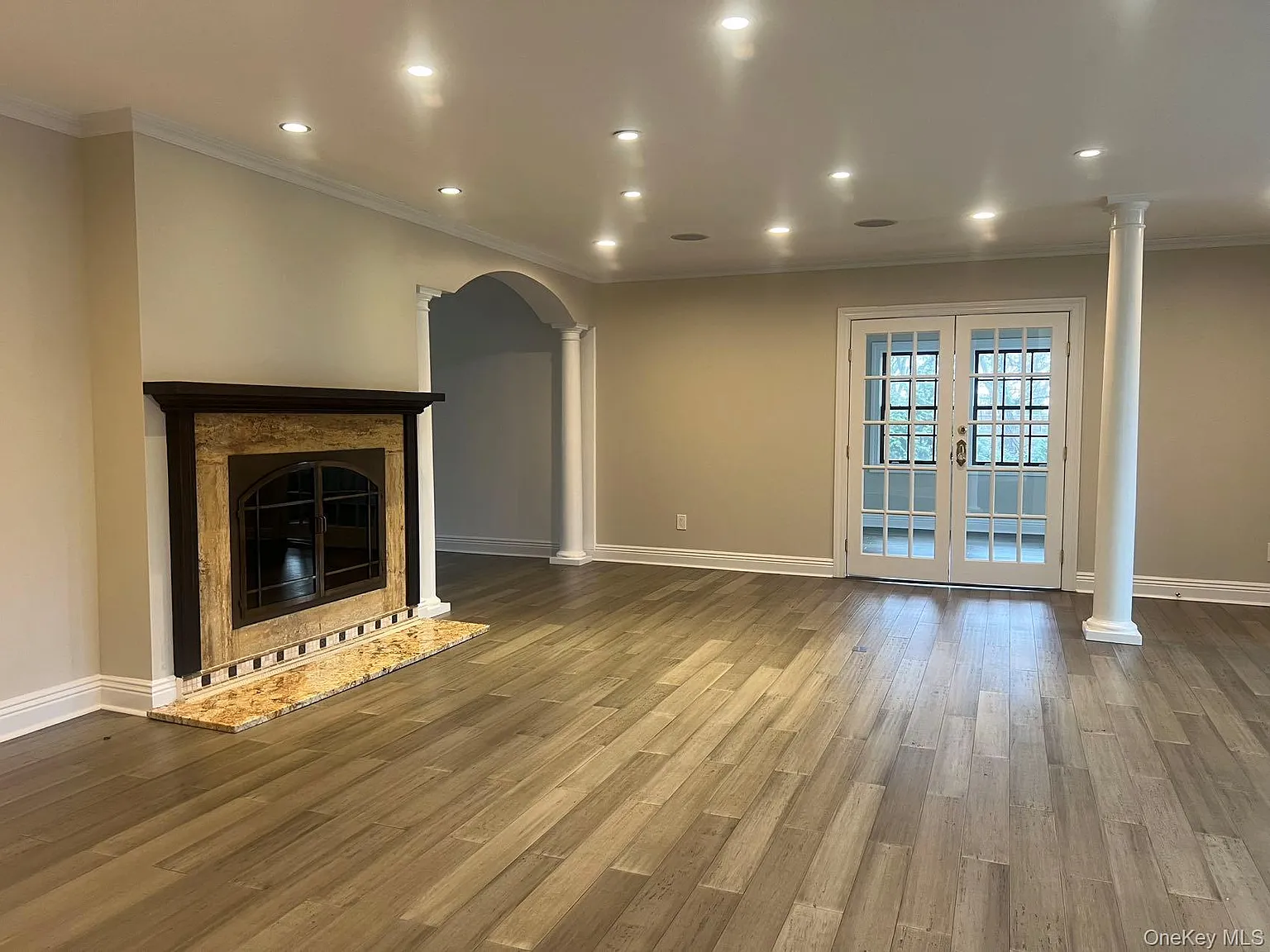 5 bed, 5.5 bath, 4503 sqft, $15,000 — Photo 2