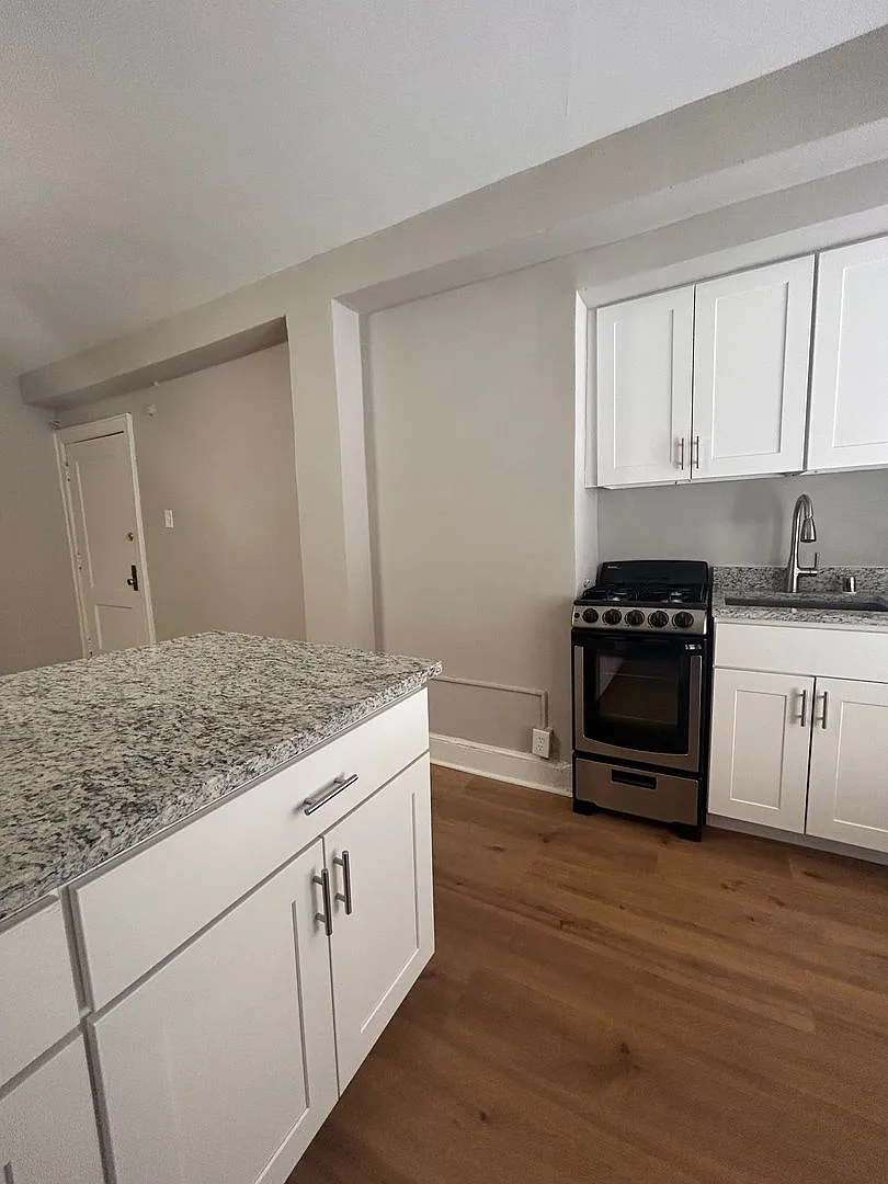 1521 N. Franklin Place — Photo 4