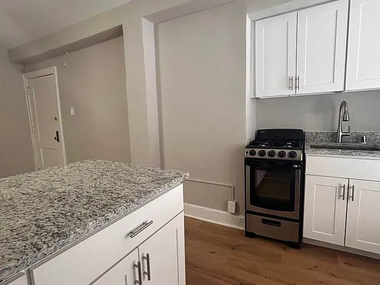 1521 N Franklin Pl — Photo 4