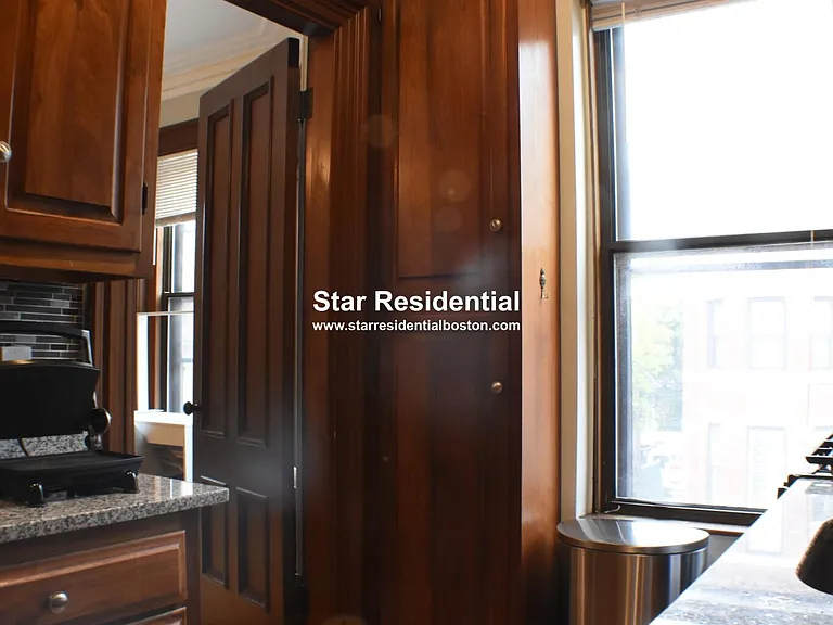 31 Fairfield St #201 — Photo 14