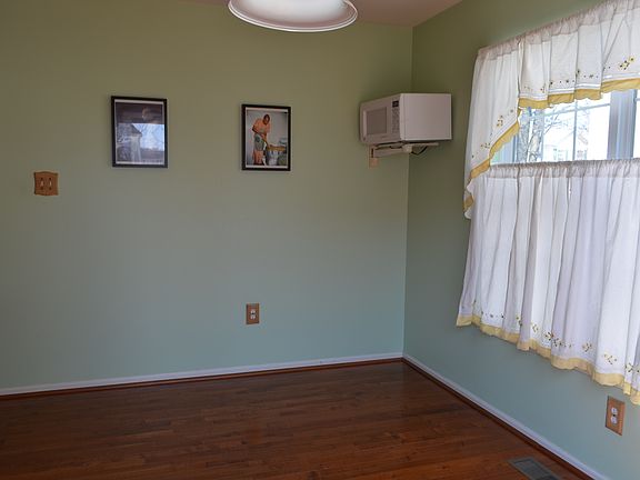 Breakfast room w/slider leading to deck.