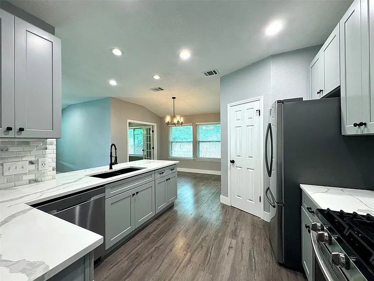 1212 Leah Ln — Photo 5