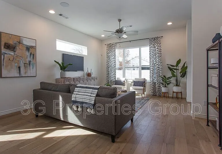 2807 Stanley Ave — Photo 9