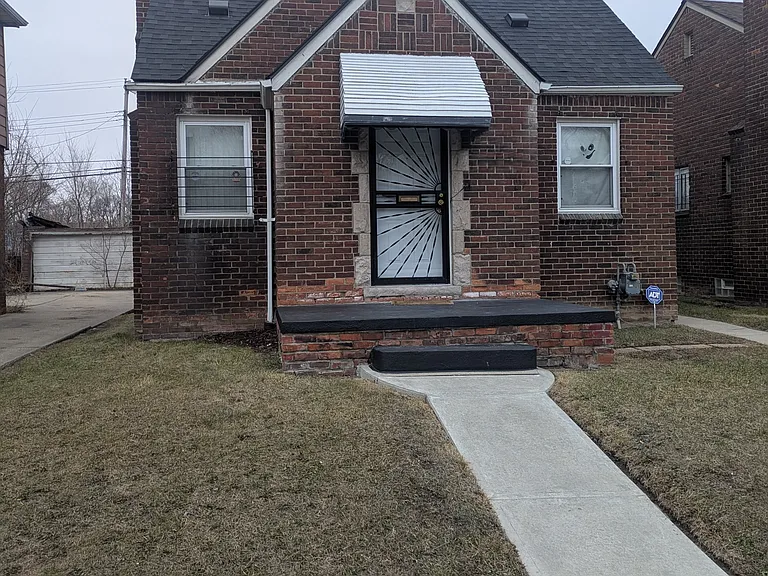Tracey St — Photo 1