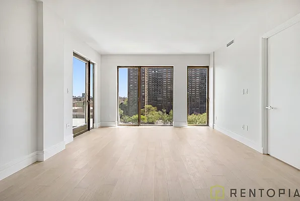 Living room, photo 1