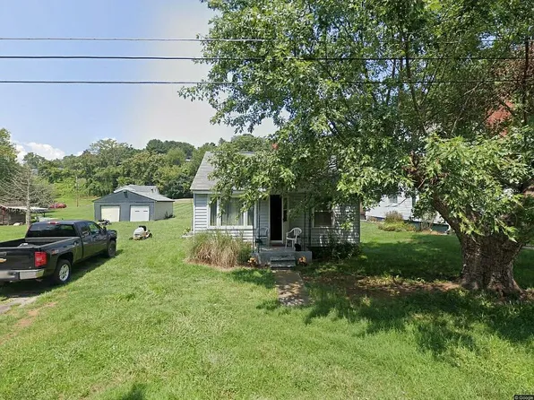 212 Wilson St, Pembroke, VA 24136