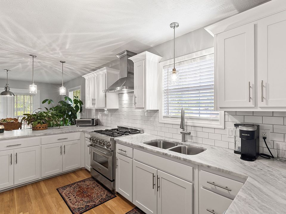 1st image of 100 Hunterwood Ct