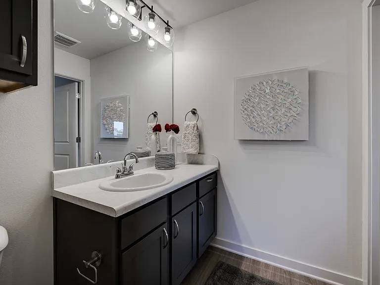 Brentwood Apartments — Photo 43
