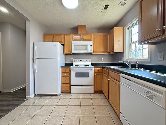 3rd image of 172 Cameron Way Cir