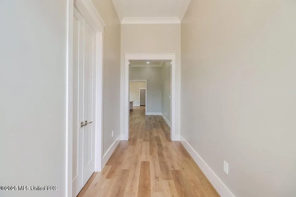 5 bed, 3.5 bath, 2500 sqft, $3,500 — Photo 3