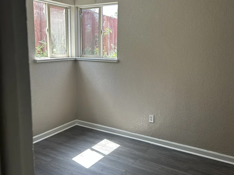 3209 Troy St — Photo 18