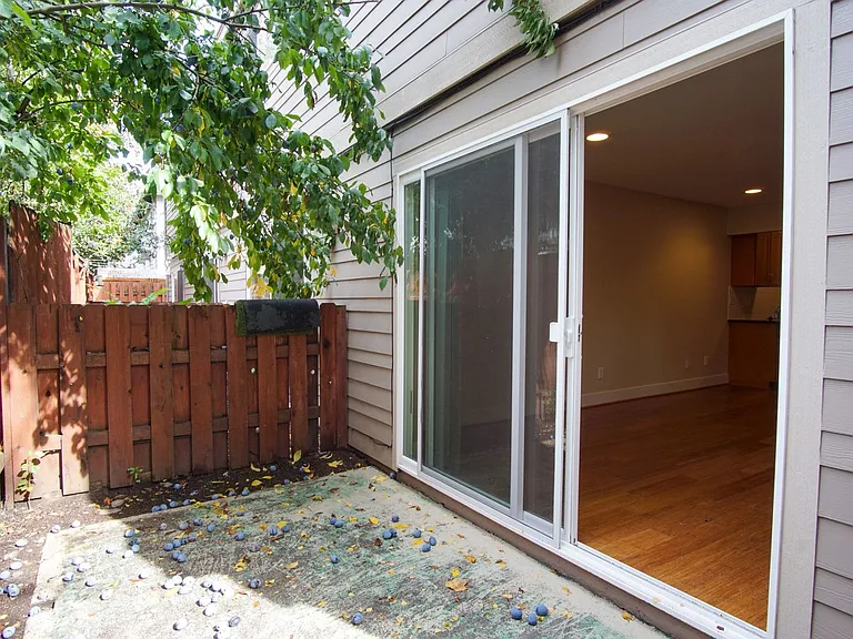 1625 SE Bidwell St #8 — Photo 15