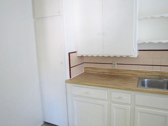 5th image of 4345 Elm Ave