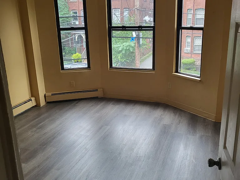 3 Putnam Hts #2E — Photo 8