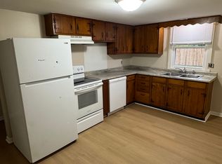 201 Begonia St NE APT 10, Demotte, IN 46310