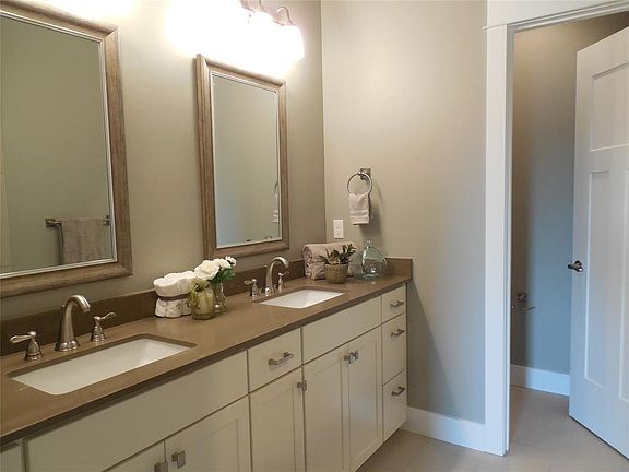4th image of 3036 Lori Ln