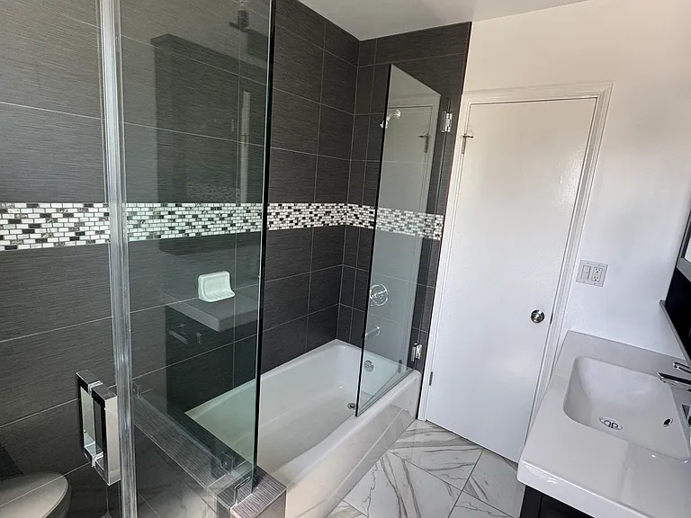 1027 N Stanley Ave #6 — Photo 8