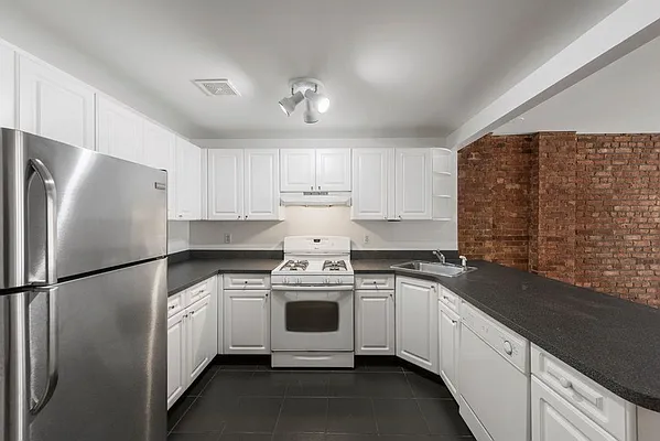 Rented by Nest Seekers International | media 11