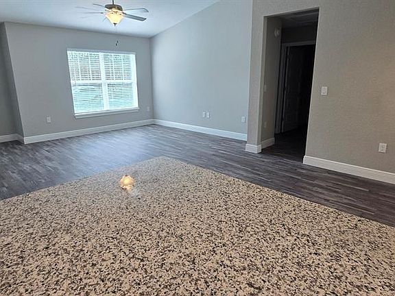 5th image of 217 Oak Lane Cir