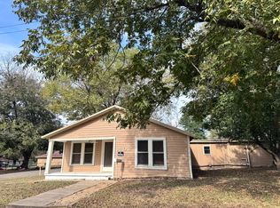 1403 E Tudor St, Paris, TX 75460