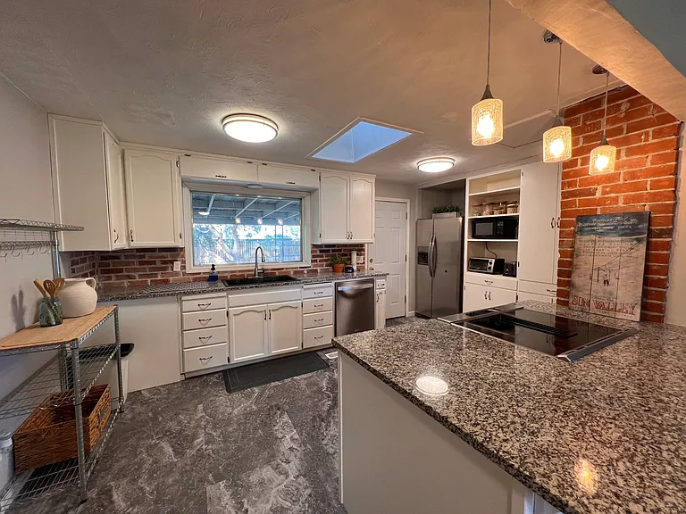 206 N Quincy St — Photo 8