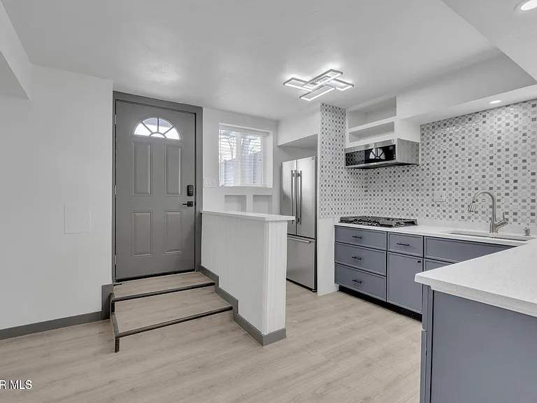 2402 N Kansas St #B — Photo 11