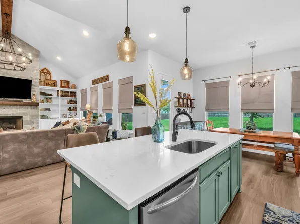 119 Oak View Dr, Godley, TX 76044