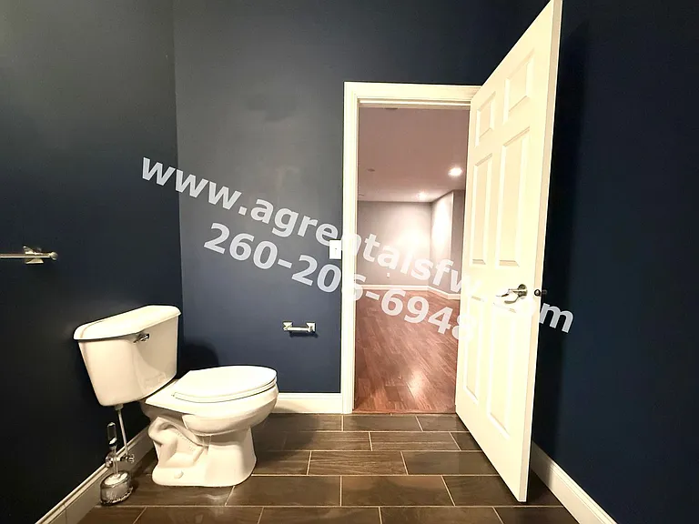 8819 Strathmore Ln — Photo 18