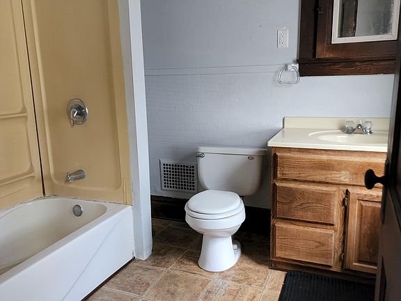 4th image of 821-10 3rd Ave S