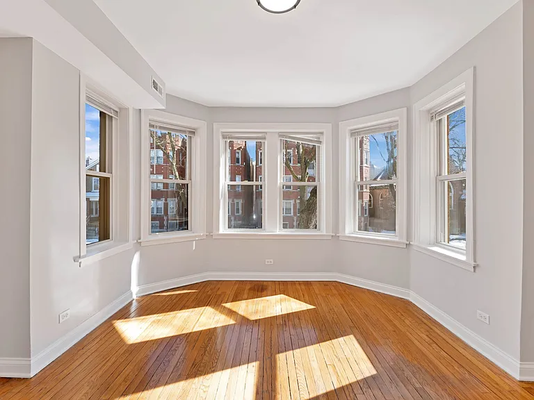 7150 S Cornell Ave #1E — Photo 1