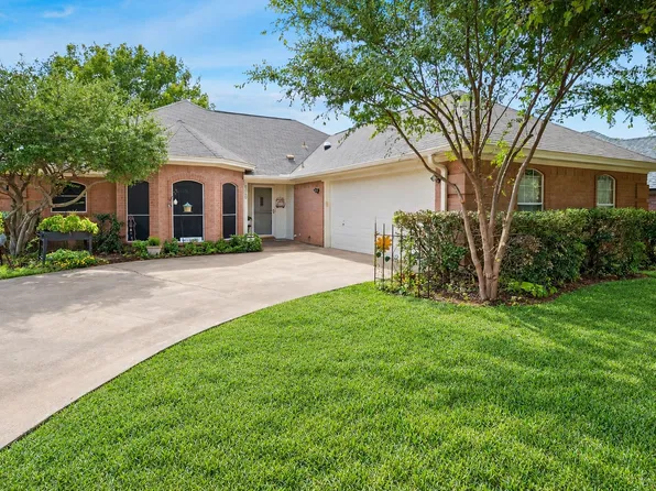 8920 Ashcraft Dr, North Richland Hills, TX 76182