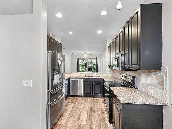 4th image of 3611 NW Willow Creek Drive