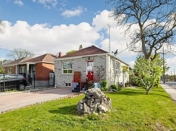 2 Ellins Ave, Toronto, ON M6N 2A1