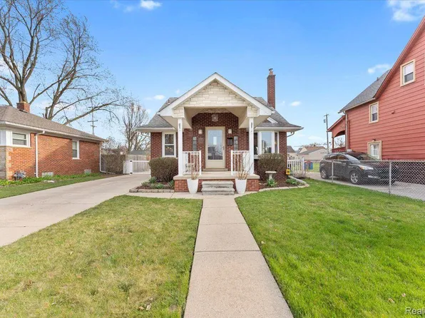 1041 Cedar St, Wyandotte, MI 48192