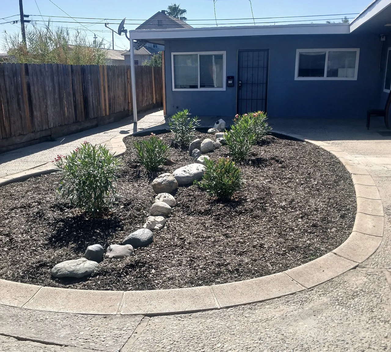 143 N Echo Ave — Photo 2