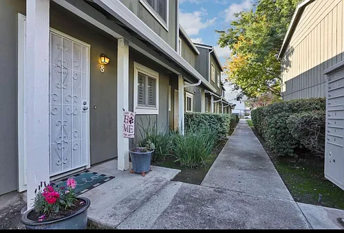 515 Peerless Way #8 Photo 1