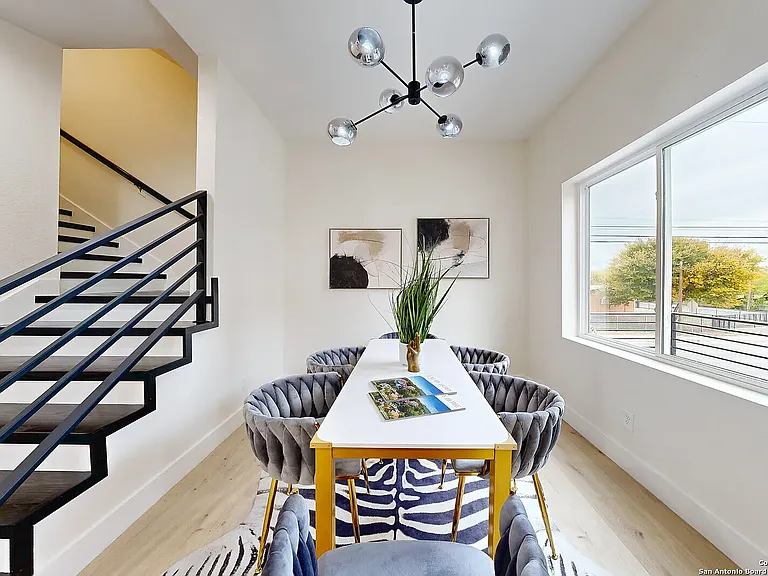 1019 S Hackberry St #201 — Photo 8