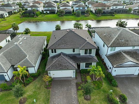 3rd image of 16320 Hidden Oak Loop