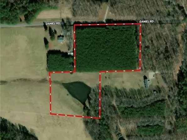 300 Daniel Rd, Blackstone, VA 23824