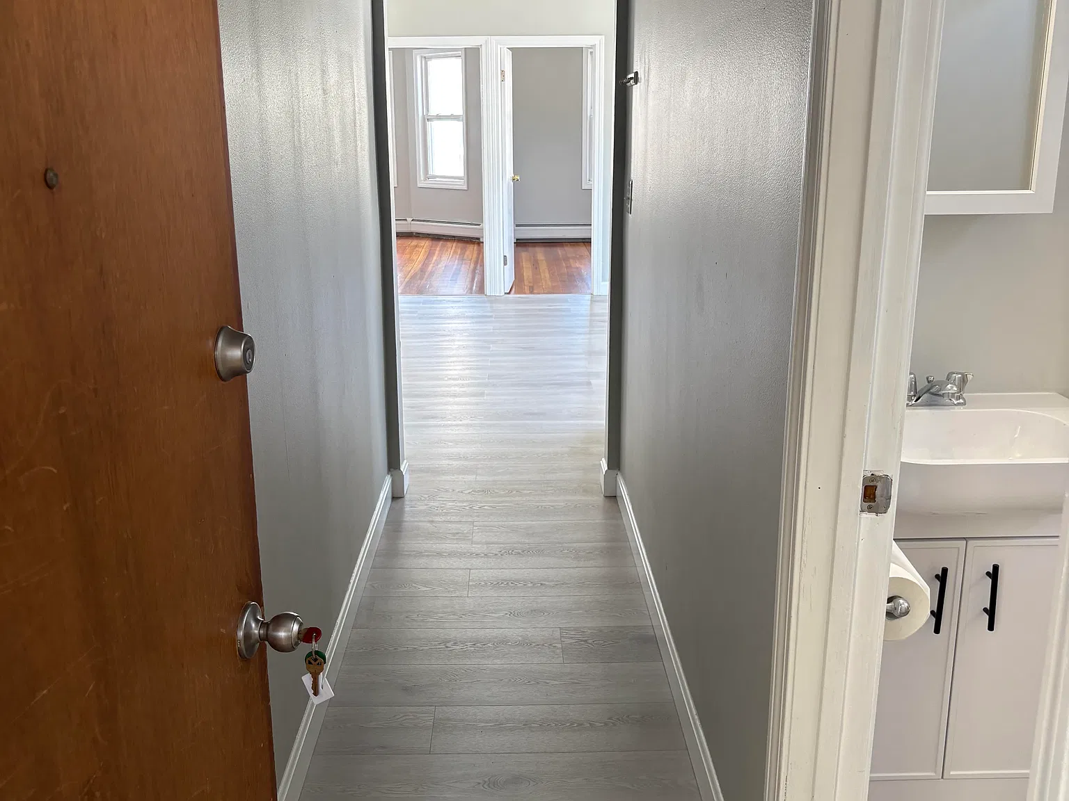 3 bed, 750 sqft, $2,000 — Photo 2