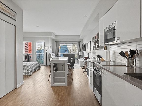 2nd image of 785 Tyee Rd #201