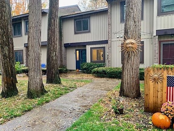 2nd image of 89 Crestwood Ter