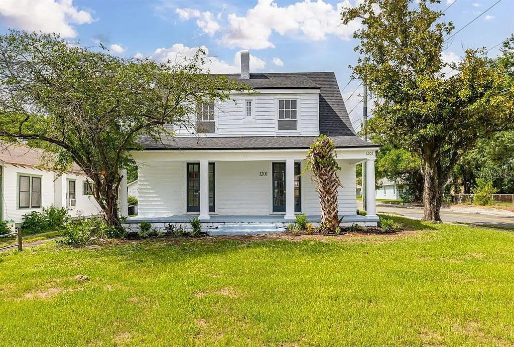 3 bed, 2.0 bath, 1350 sqft, $2,100 — Photo 1