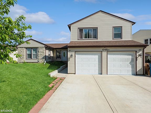 2nd image of 1755 Hemlock Dr