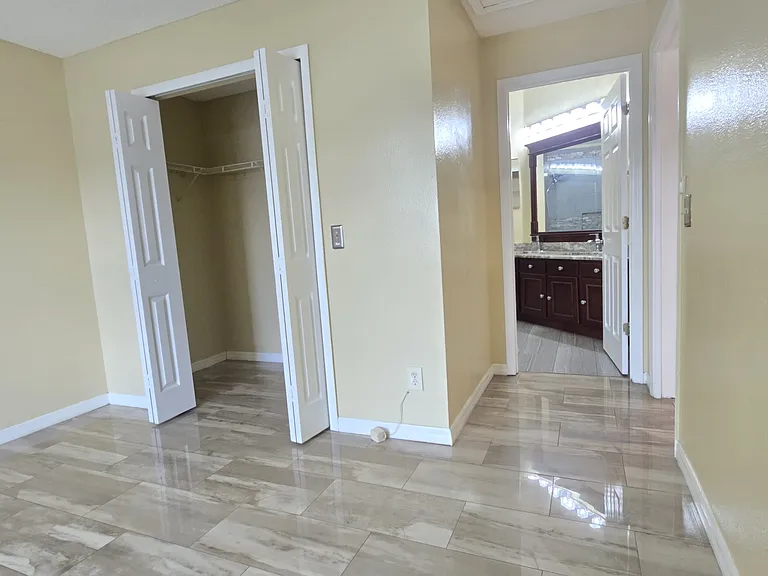 5025 Foxcroft Ct — Photo 16