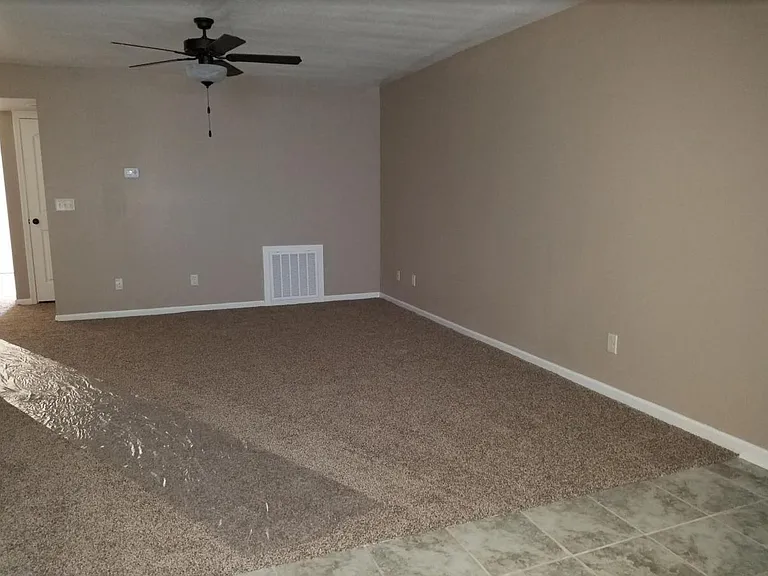 957 SW Eagle Ct #957 — Photo 4
